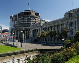 DSC00370 2016 - The "Beehive" and New Zealand Parliament Buildings